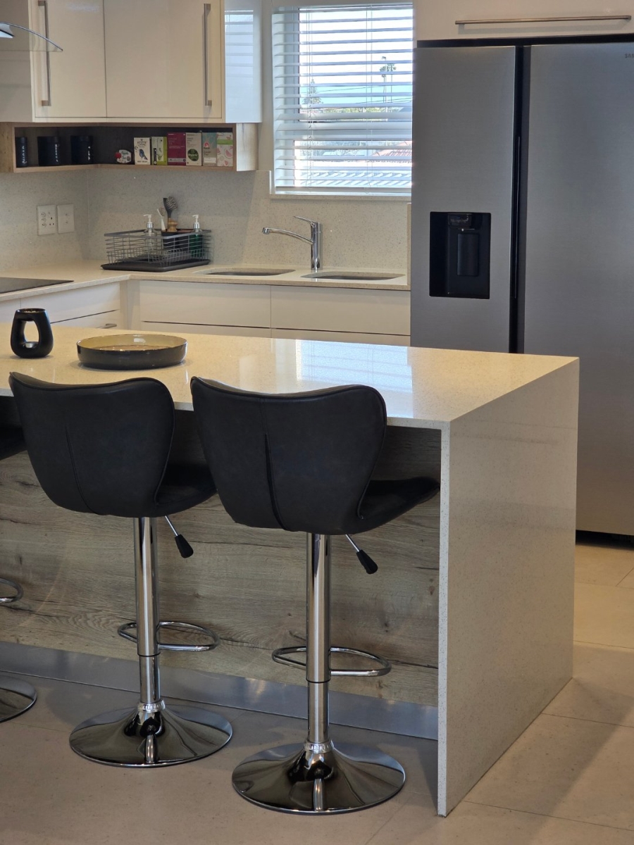 2 Bedroom Property for Sale in Lansdowne Western Cape